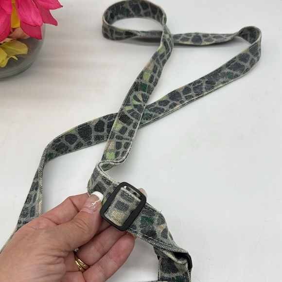 Kavu Gray Green Print Crossbody Bag MCB6736R - Picture 9 of 13